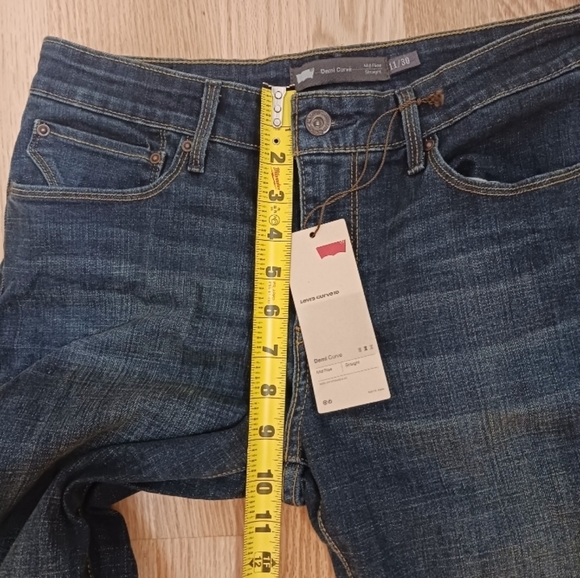 Levis Mid-Rise Demi Curve Straight Jeans size 11S/30 - Picture 4 of 8